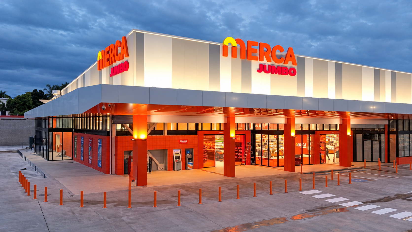 Merca-Jumbo-al-anochecer